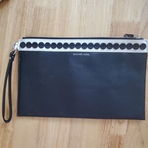 SOLD!Michael Kors ANALISE LARGE ZIP CLUTCH Black White Trim